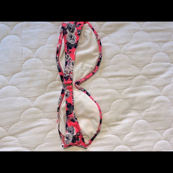 Xhileration large ruffle bikini top​ - Picture 2 of 3